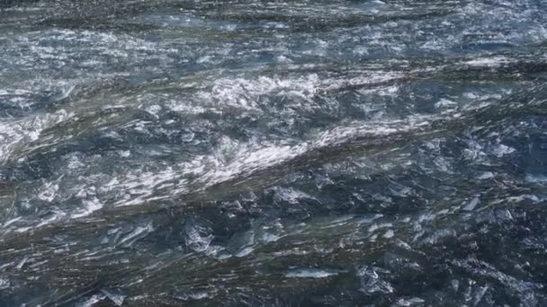 Winterszene Auf Dem Gletscher Viel Schmelzendes Eis Auf Der Wasseroberfläche — Stockvideo