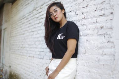 Tayland kadın portresi. Gözlükle çok güzel. Taylandlı kadın güzelliği