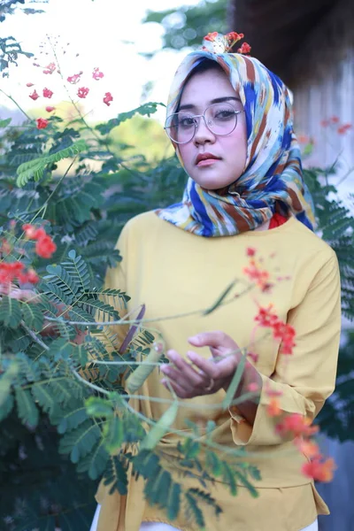 Malaysian Woman Hijab Beauty Park Outdoor Asian Woman Hijab Outdoor — Stock Photo, Image