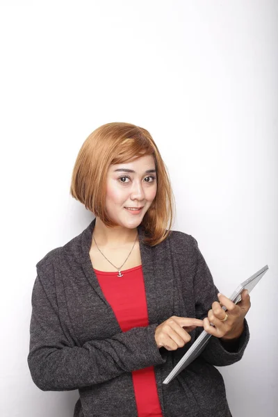 Vrouwelijke Werknemer Industriële Hand Houden Gadget Tablet Geïsoleerd Witte Achtergrond — Stockfoto