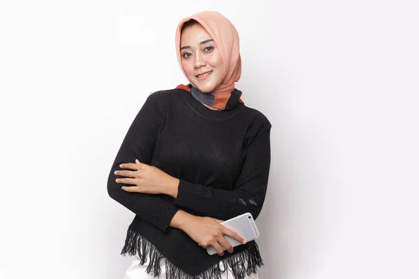 Hijab Ler Med Mobiltelefon Asiatisk Kvinna Som Använder Mobiltelefon — Stockfoto