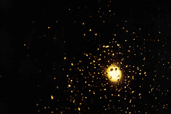 Fortuna Gotas Lluvia Doradas Ventana Con Bokeh Una Lámpara Calle Imágenes de stock libres de derechos