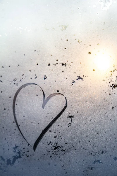 Символ Серця Намальований Помилковому Склі Сонцем Синьою Рожевою Пастельною Фотографією — стокове фото