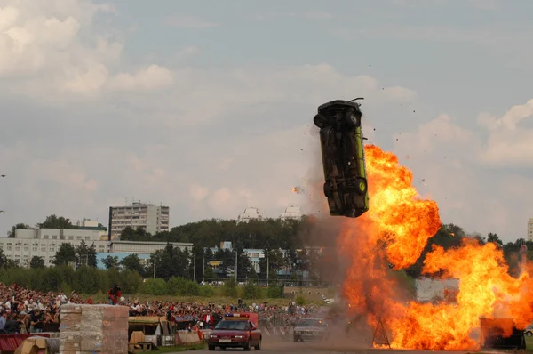 Flying burning car on the show stunt MASTER-2005, Tushino airfield — Stock Photo, Image