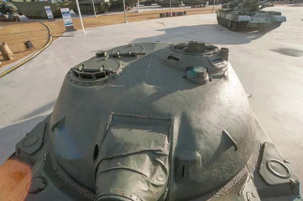 Radzieckie eksperymentalne działo mount Su - 100m (object 416) w parku "Patriota", z góry wieży — Zdjęcie stockowe