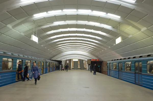 El interior de las estaciones de metro Skhodnenskaya, MOSCOW, RUSIA — Foto de Stock