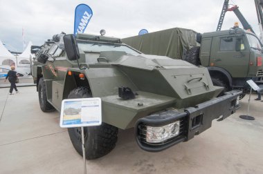 Alabino, Moskova bölgesi, RUSSIA - 19 Haziran 2015: Rus hafif zırhlı aracı KAMAZ 