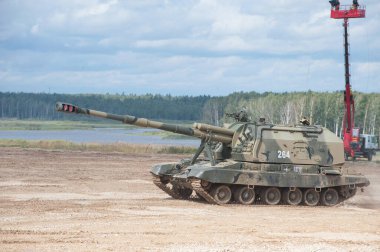 ASKERİ ALABINO, MOSCOW OBLAST, RUSSIA - 24 Ağustos 2017: The 2S19 