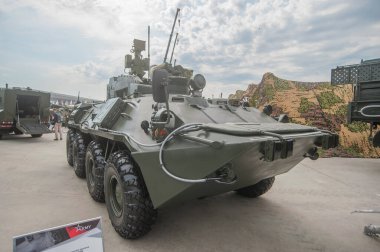 KUBINKA, MOSCOW OBLAST, RUSSIA - 22 Ağustos 2017: BTR-80 temel alınarak 