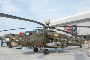 KUBINKA, MOSCOW OBLAST, RUSSIA - 22 Ağustos 2017: Rus askeri helikopteri Mi-28N Havoc 