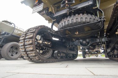 Kubinka, MOSCOW Bölgesi, RUSSIA - 19 Eylül 2020: Vatanseverlik Parkı 'nda Sovyet yapımı yarı eski kamyonet ZIS-42, festival 