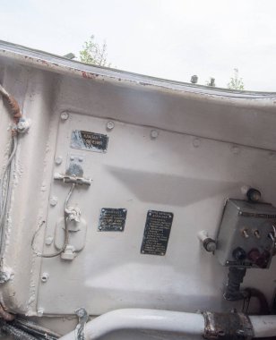 Alabino, Moskova bölgesi, RUSSIA - 19 Haziran 2015: Komutanın Sovyet ve Rus piyade aracı BMP-1 'in iç kabininin iç kısmı, Forum Army-2015, sol taraf görüşü