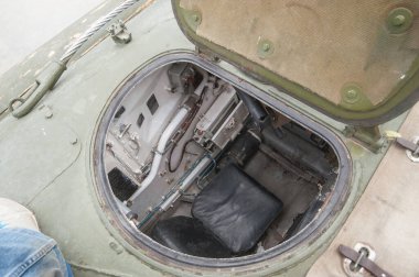 Alabino, Moskova bölgesi, RUSSIA - 19 Haziran 2015: Askeri forumda Sovyet ve Rus piyade aracı BMP-1 'in açık kapağının açık görüşü