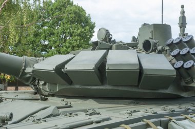 ALABINO, MOSCOW Bölgesi, RUSSIA - 25 Haziran 2019: Rus yeni T-72 B3 ana tankı Alabino eğitim sahasında, Uluslararası Askeri-Teknik Forum Ordu-2019, kule manzarası
