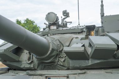 ALABINO, MOSCOW Bölgesi, RUSSIA - 25 Haziran 2019: Rus yeni T-72 B3 ana tankı Alabino eğitim sahasında, Uluslararası Askeri-Teknik Forum Ordu-2019, kule manzarası