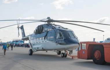 Zhukovsky, RUSSIA - 28 Ağustos 2019: Rus nakliye helikopteri Mil Mi-38 'in MAKS-2019 Uluslararası hava gösterisinde nakli