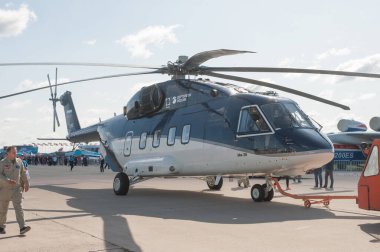 Zhukovsky, RUSSIA - 28 Ağustos 2019: Yeni Rus nakliye helikopteri Mil Mi-38 'in MAKS-2019 Uluslararası hava gösterisinde nakli