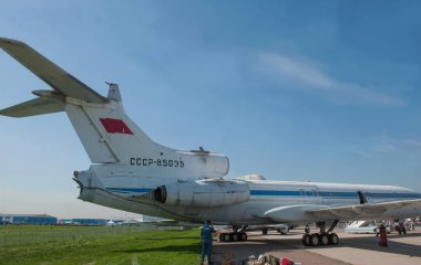 Zhukovsky, RUSSIA -29 Ağustos 2019: Sovyet Tupolev Tu-155 uçakları SSCB-85035 uçuş laboratuarı Tu-154 baz alınarak MAKS-2019 hava gösterisinde kriyojenik yakıt motorlarını araştırmak için, doğru görüş