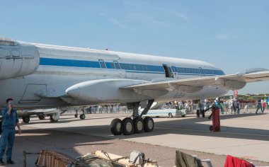 Zhukovsky, RUSSIA -29 Ağustos 2019: Sovyet Tupolev Tu-155 uçakları Tu-1535 uçuş laboratuarı Tu-154 baz alınarak MAKS-2019 hava gösterisinde kriyojenik yakıt motorlarını araştırmak için üretildi.