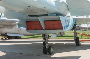 Zhukovsky, RUSSIA 29 Ağustos 2019: Beşinci nesil avcı uçağının Sovyet ve Rus deneysel prototipi. MAKS-2019 havaalanındaki MIG-1.44 MFI Flatpack, hava girişlerinin ön görüntüsü