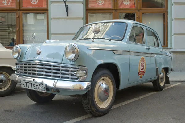 Voiture Moskvich-403IE sur le rallye rétro Gorkyclassic, GUM, Moscou — Photo