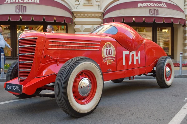 Car GL-1 (replica) on the retro rally Gorkyclassic near Gum Department store, Moscow — Stock Photo, Image