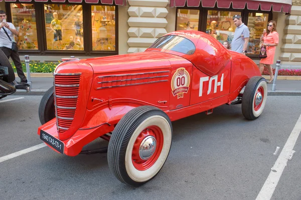 Bil gl-1 (replika) på retro rally gorkyclassic om tuggummi — Stockfoto
