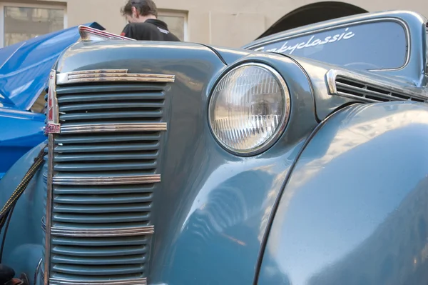 Carro soviético Moskvich-401 em retro rali Gorkyclassic sobre Goma, Moscou, um fragmento da frente — Fotografia de Stock