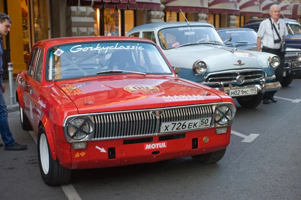 Radzieckich retro racing samochód dzintara Wołga gaz-24 gorkyclassic rajd o guma, Moskwa — Zdjęcie stockowe