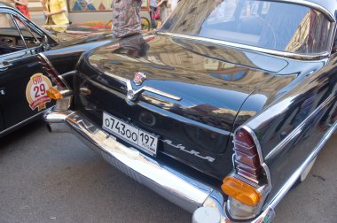 retro ralli gorkyclassic, sakız, Moskova, arka görüş yanında Sovyet retro araba chaika gaz-13
