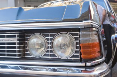 Sovyet retro araba chaika gaz-14 retro ralli gorkyclassic, sakız mağaza, Moskova yakınlarında closeup ışıklar