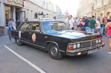 Sakız, Moskova, önden görünüm yakınındaki eski Sovyet retro araba gaz-14 retro ralli gorkyclassic