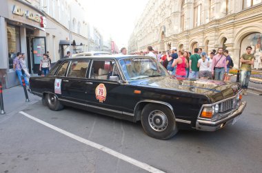 Sakız, Moskova, önden görünüm yakınındaki eski Sovyet retro araba gaz-14 retro ralli gorkyclassic