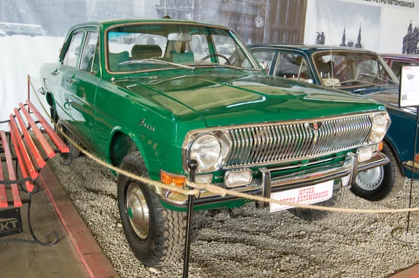 Sovjetiska upplevt gaz-24-95 "volga" i museet av retro bilar i rogozhsky val, Moskva — Stockfoto