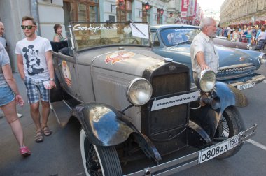 Sovyet retro araba gaz-a (lisanslı ford-a) için kopya retro ralli gorkyclassic sakız mağaza, Moskova yakınlarında park yerinde ön görünüm