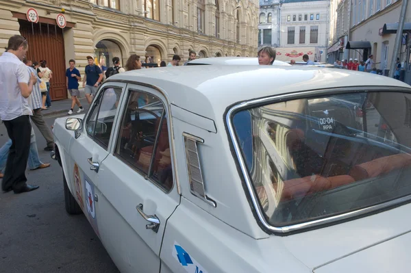 Soviet retro GAZ-24 "Volga" rally retrò Gorkyclassic su gomma, Mosca, frammento — Foto Stock