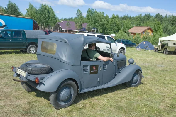 Német autó mercedes 170vk polizei, 3. nemzetközi fórum "motorok háború" közel a város chernogolovka, moscow region — Stock Fotó