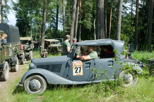 Carro alemão Mercedes 170VK Polizei, terceiro fórum internacional "Motores de guerra" perto da cidade de Chernogolovka, vista lateral — Fotografia de Stock