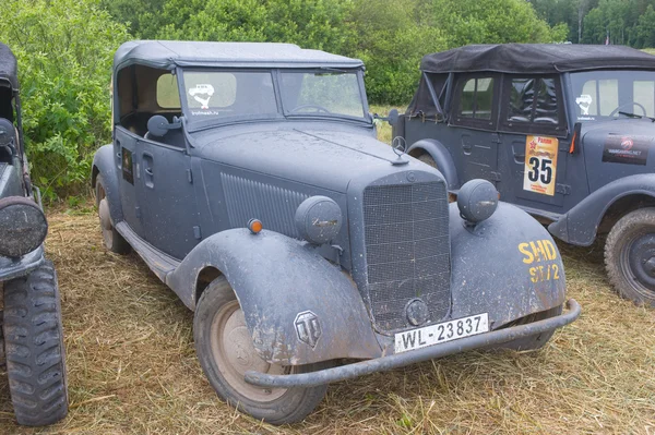 Niemiecki retro samochodów mercedes 170vk, III międzynarodowe forum "machin wojennych" w pobliżu miasta chernogolovka, moscow region — Zdjęcie stockowe