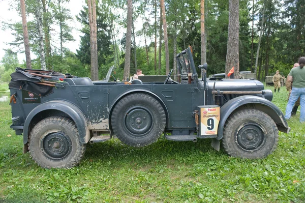 German retro car Horch-901 at the 3rd international forum of "Engines of war" near the city Chernogolovka, Moscow region, side view — Stock Photo, Image