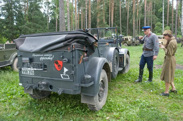 Carro retro alemão Horch-901 no terceiro fórum internacional de "Motores de guerra" perto da cidade Chernogolovka, região de Moscou, visão traseira — Fotografia de Stock