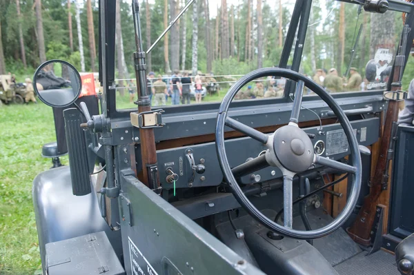 German retro car Horch-901 at the 3rd international forum of "Engines of war" near the city Chernogolovka, Moscow region,  view of the cabin — Stock Photo, Image