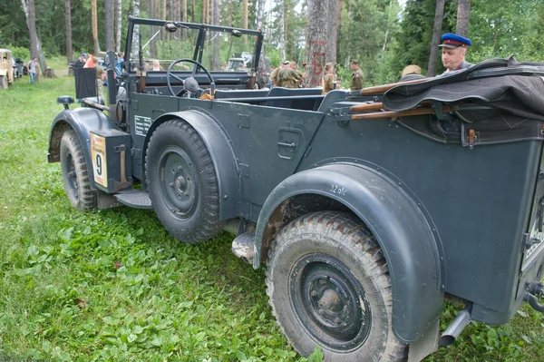 Auto retrò tedesca Horch-901 al 3o forum internazionale di "Motori di guerra" vicino alla città Chernogolovka, frammento — Foto Stock