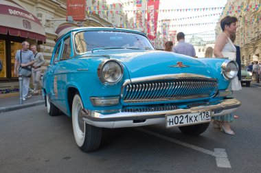 Sovyet retro mavi araba 