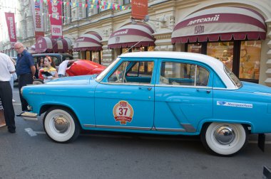 Sovyet retro mavi araba 