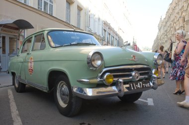 Sovyet eski yeşil araba 