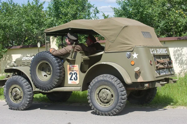 Auto retrò Dodge WC-57 Command Car al terzo incontro internazionale di "Motori di guerra" vicino alla città Chernogolovka, regione di Mosca — Foto Stock