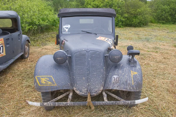 Carro retro alemão Tatra 57K, vista frontal, 3o encontro internacional "Motores de guerra" perto da cidade Chernogolovka, região de Moscou — Fotografia de Stock