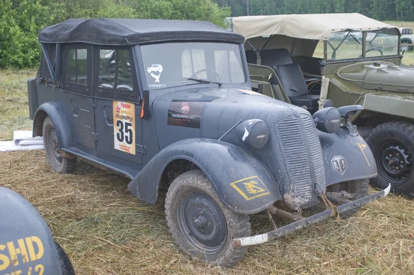 Niemiecki retro samochodów tatra 57k, III międzynarodowe spotkanie "machin wojennych" w pobliżu miasta chernogolovka, moscow region — Zdjęcie stockowe