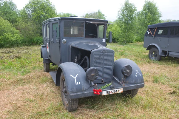 Ambulância alemã Fenômeno Granito-25 Kfz.31, vista frontal, 3a reunião internacional "Motores de guerra" perto da cidade Chernogolovka, região de Moscou — Fotografia de Stock